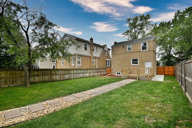 7215 W Farwell Avenue, Chicago, IL 60631