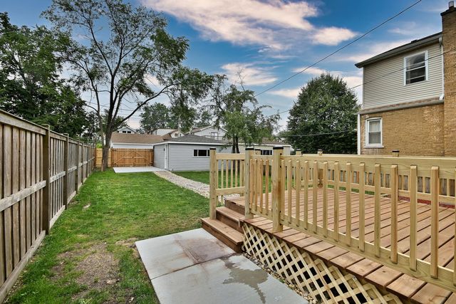 7215 W Farwell Avenue, Chicago, IL 60631