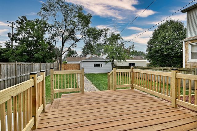 7215 W Farwell Avenue, Chicago, IL 60631