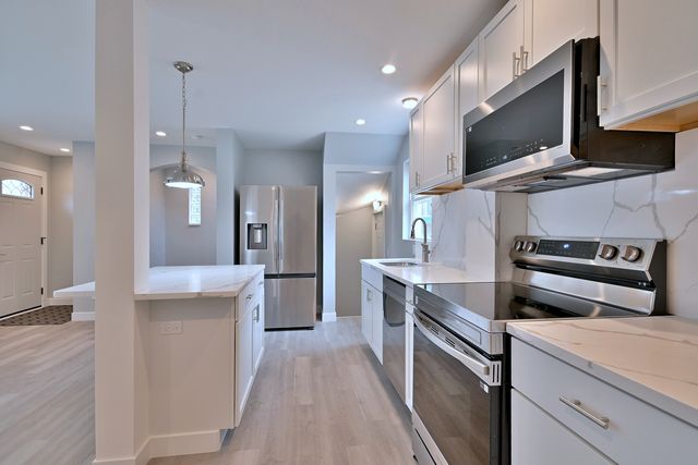 7215 W Farwell Avenue, Chicago, IL 60631