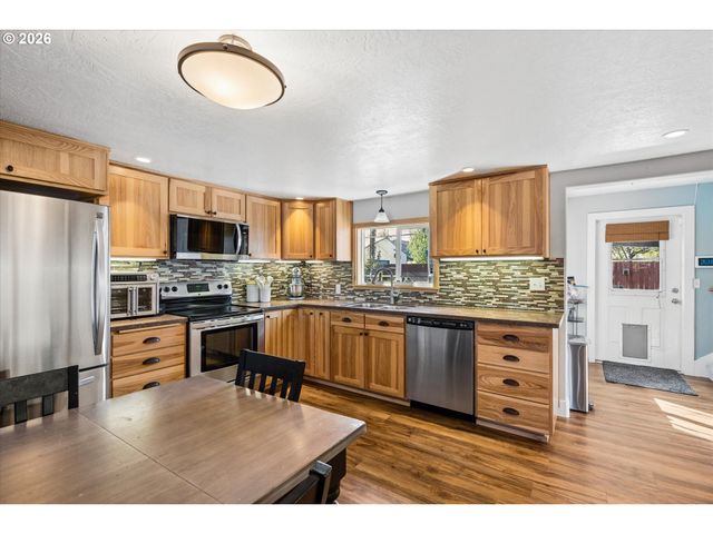 4725 DAISY St, Springfield, OR 97478