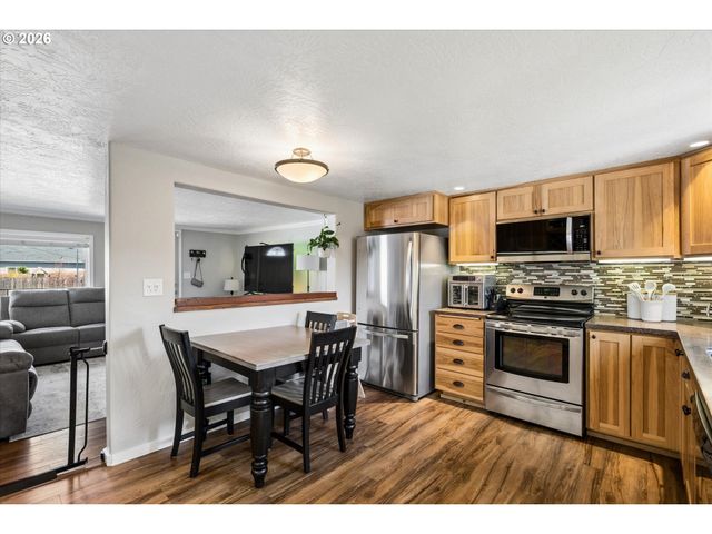 4725 DAISY St, Springfield, OR 97478