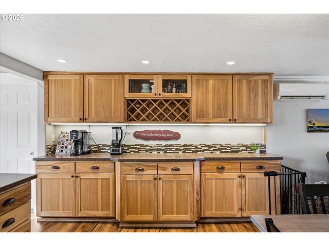 4725 DAISY St, Springfield, OR 97478