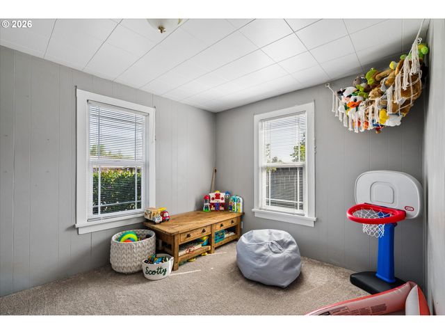 4725 DAISY St, Springfield, OR 97478