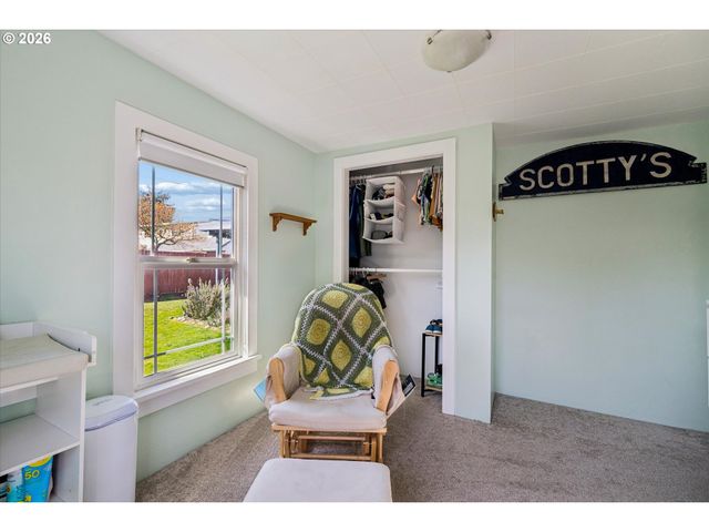 4725 DAISY St, Springfield, OR 97478