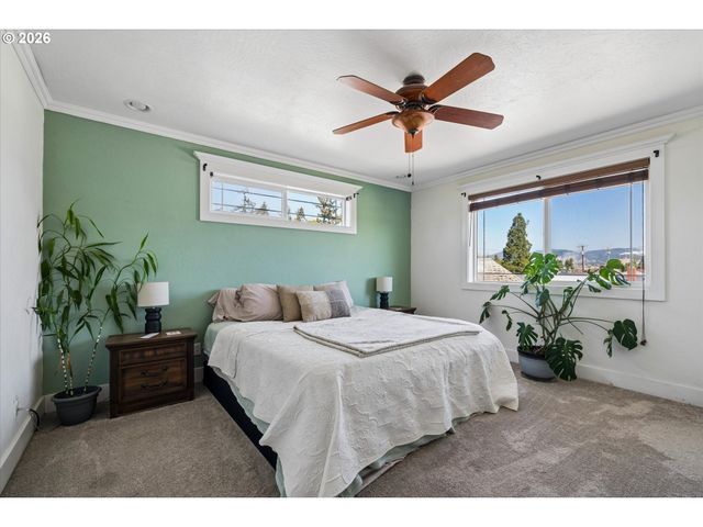 4725 DAISY St, Springfield, OR 97478