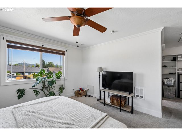 4725 DAISY St, Springfield, OR 97478