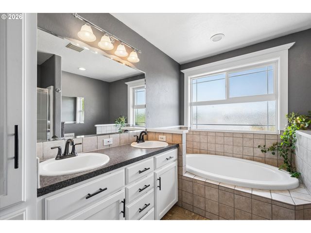 4725 DAISY St, Springfield, OR 97478