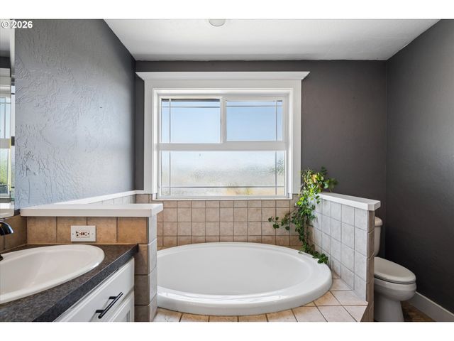 4725 DAISY St, Springfield, OR 97478