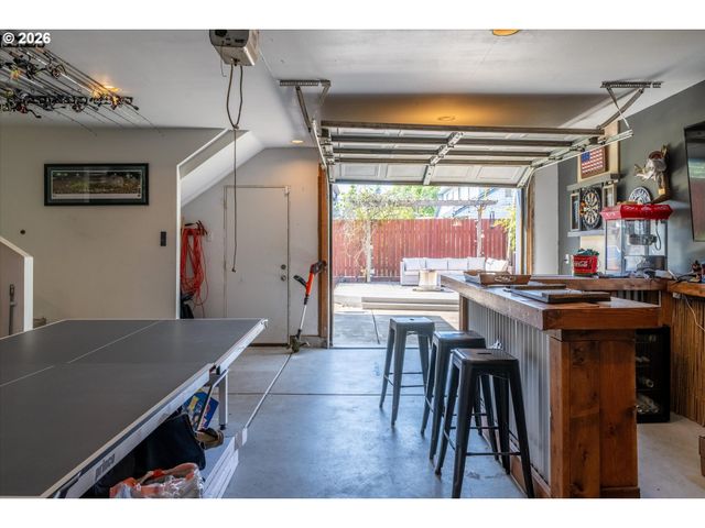 4725 DAISY St, Springfield, OR 97478