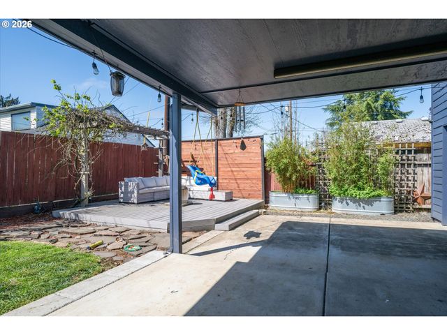 4725 DAISY St, Springfield, OR 97478