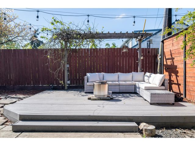 4725 DAISY St, Springfield, OR 97478