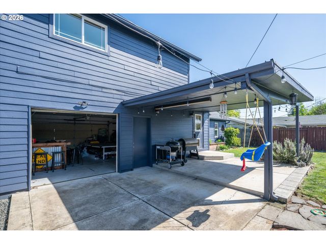 4725 DAISY St, Springfield, OR 97478