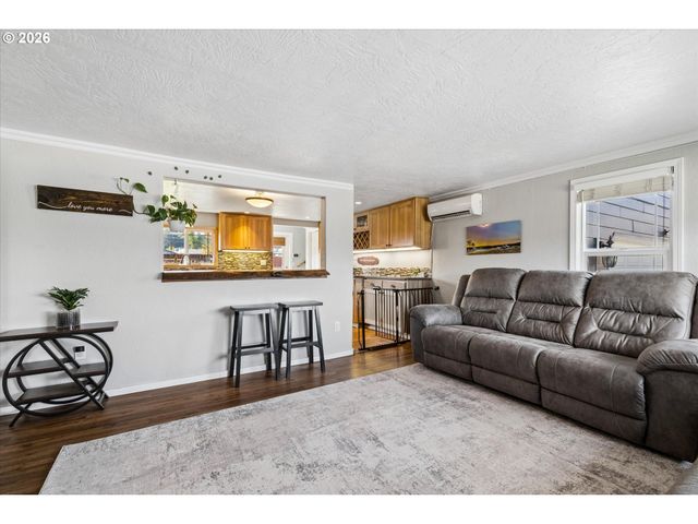 4725 DAISY St, Springfield, OR 97478