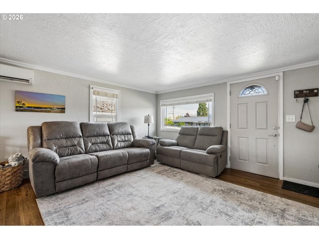 4725 DAISY St, Springfield, OR 97478