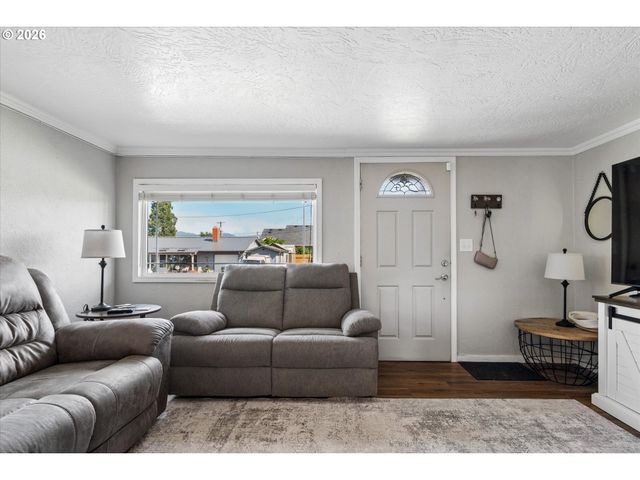 4725 DAISY St, Springfield, OR 97478