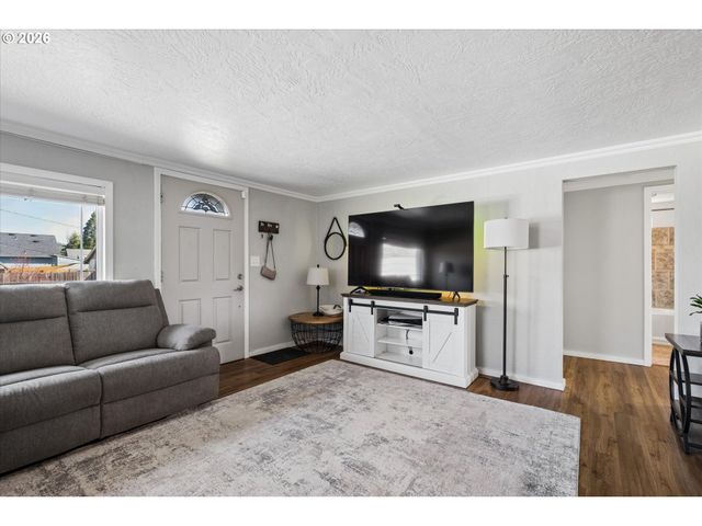 4725 DAISY St, Springfield, OR 97478