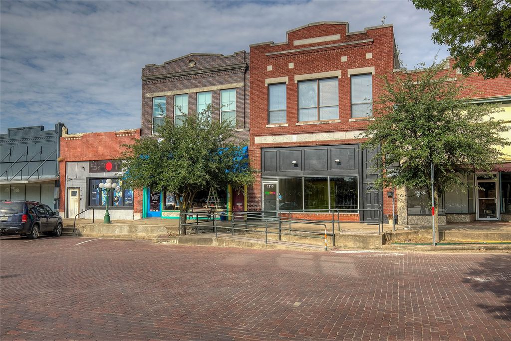 1213 Washington Street B, Commerce, TX 75428