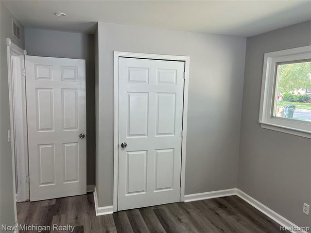 5709 Weddell Street, Dearborn Heights, MI 48125