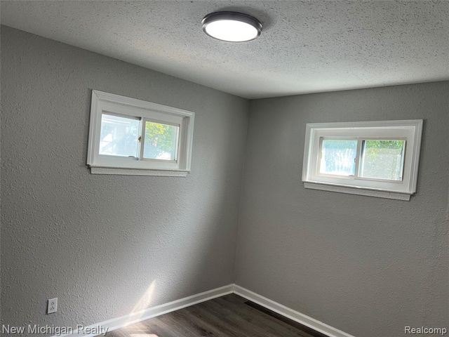 5709 Weddell Street, Dearborn Heights, MI 48125