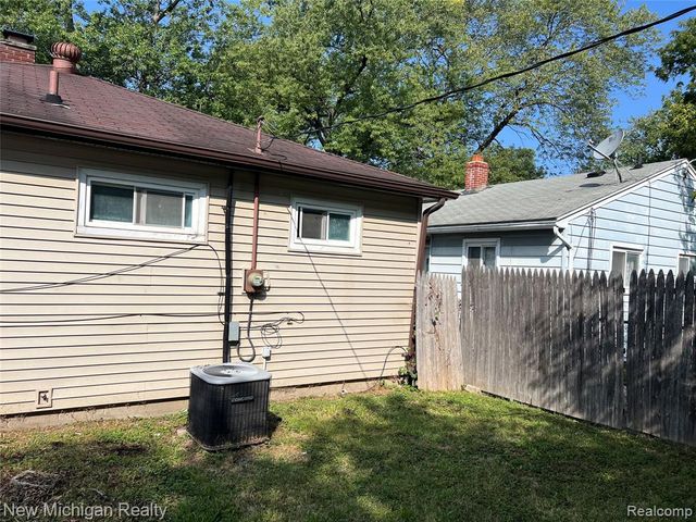 5709 Weddell Street, Dearborn Heights, MI 48125