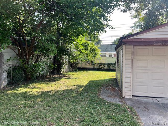 5709 Weddell Street, Dearborn Heights, MI 48125