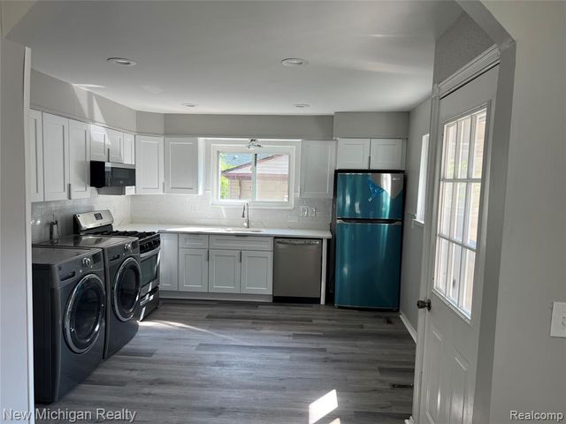 5709 Weddell Street, Dearborn Heights, MI 48125