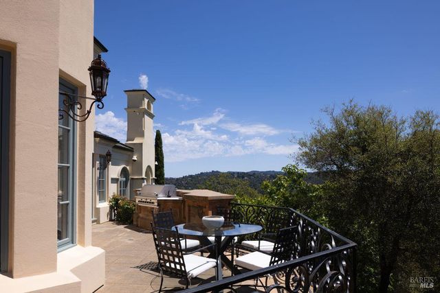 27 Upper Rd, Ross, CA 94957