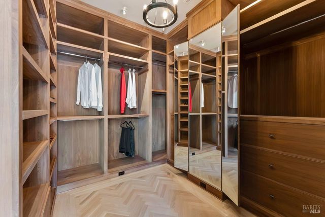 27 Upper Rd, Ross, CA 94957