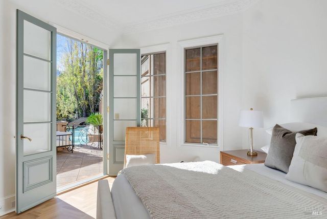 27 Upper Rd, Ross, CA 94957