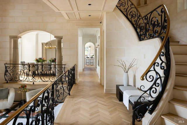 27 Upper Rd, Ross, CA 94957