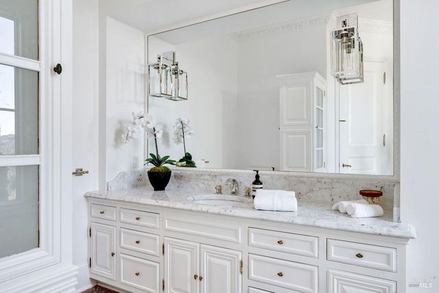 27 Upper Rd, Ross, CA 94957