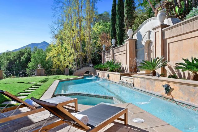 27 Upper Rd, Ross, CA 94957