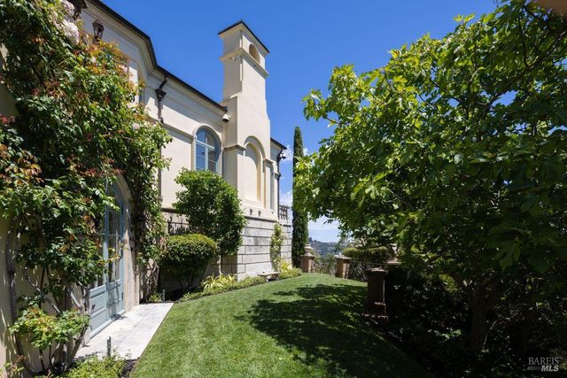 27 Upper Rd, Ross, CA 94957