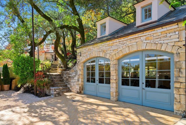 27 Upper Rd, Ross, CA 94957