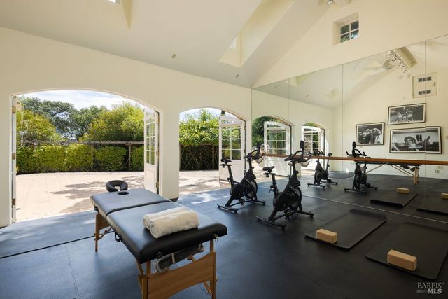 27 Upper Rd, Ross, CA 94957