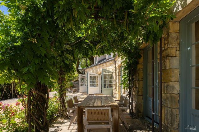 27 Upper Rd, Ross, CA 94957