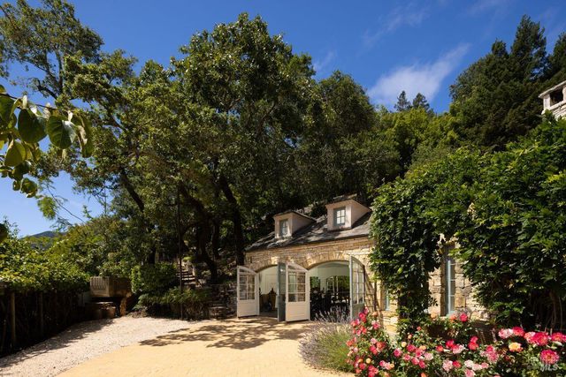 27 Upper Rd, Ross, CA 94957