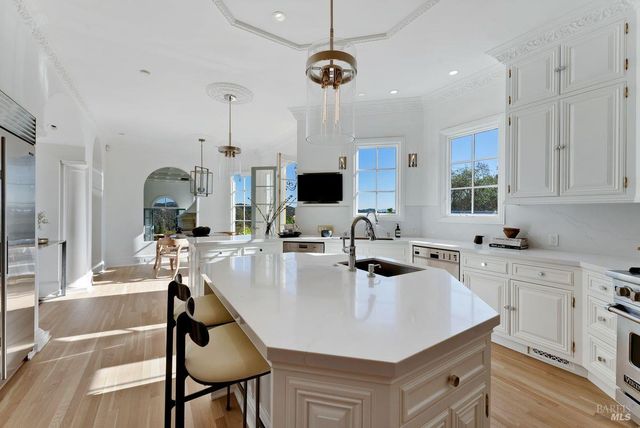 27 Upper Rd, Ross, CA 94957