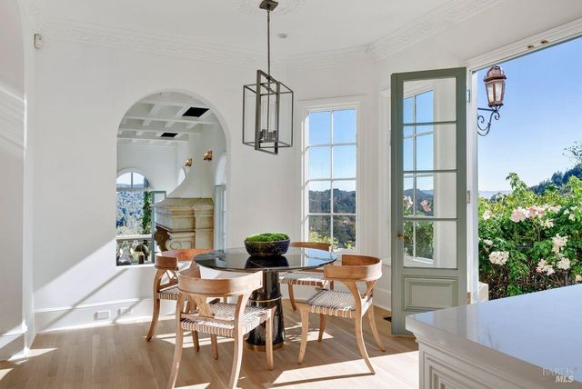 27 Upper Rd, Ross, CA 94957