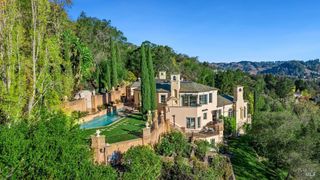 27 Upper Rd, Ross, CA 94957