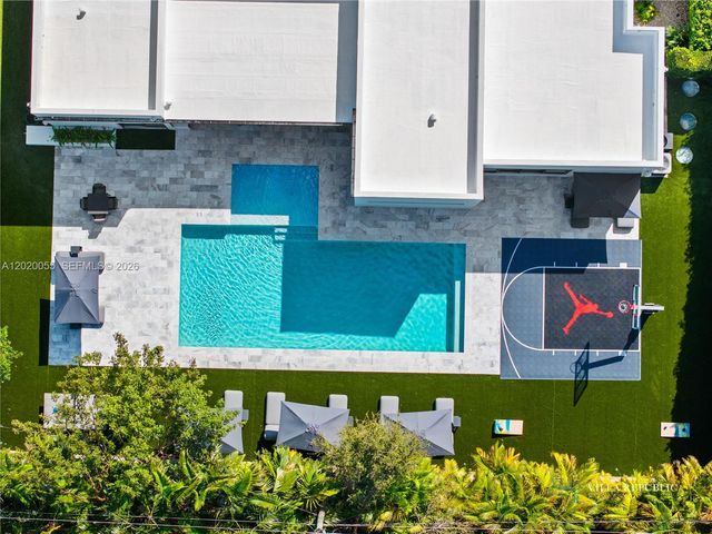 1941 NE 196th Ter, Miami, FL 33179