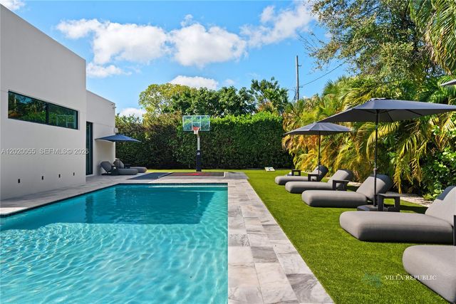 1941 NE 196th Ter, Miami, FL 33179