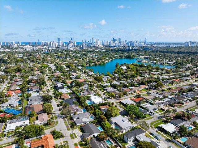 1941 NE 196th Ter, Miami, FL 33179