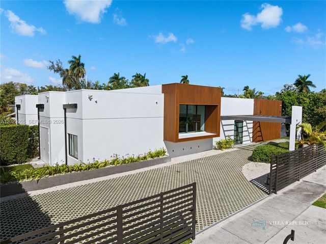 1941 NE 196th Ter, Miami, FL 33179