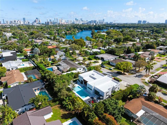 1941 NE 196th Ter, Miami, FL 33179
