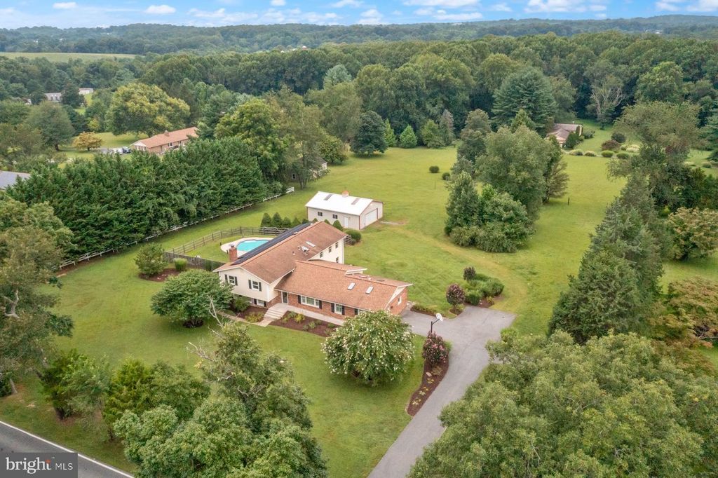 18604 MUNCASTER RD, Rockville, MD 20855