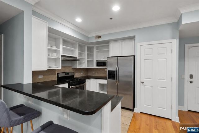 15-19 Tichenor 403, Newark, NJ 07114