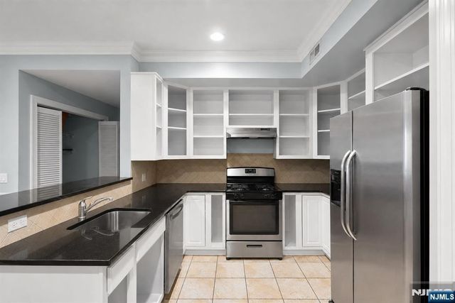 15-19 Tichenor 403, Newark, NJ 07114