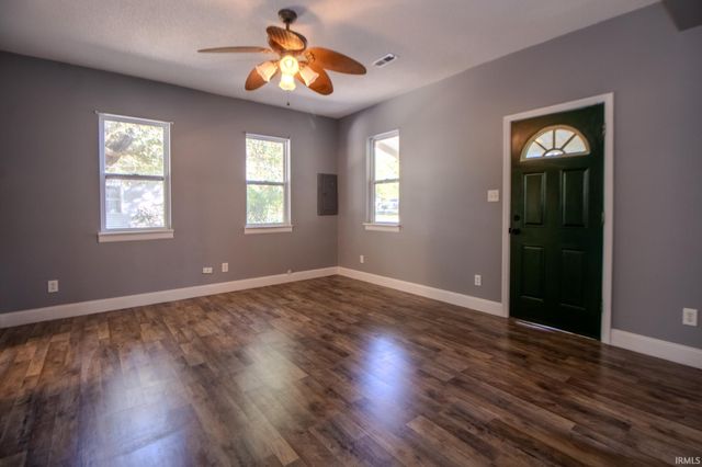 203 W Lake Street, Knox, IN 46534